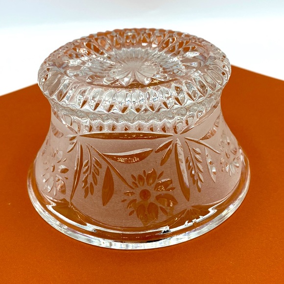 Lausitzer Glass Margaret Daisy Design Crystal Frosted Candy Dish - Picture 6 of 7